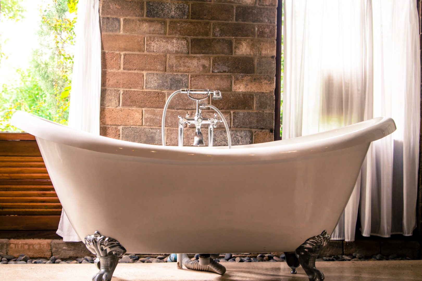 Vintage,Style,Bathroom,And,The,View,From,The,Door.